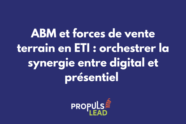 Équipe commerciale terrain ETI utilisant des outils ABM sur tablette lors d'une visite client