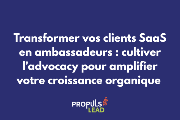 Pyramide d'advocacy client SaaS illustrant la progression depuis les utilisateurs satisfaits jusqu'aux ambassadeurs actifs générant des recommandations et témoignages