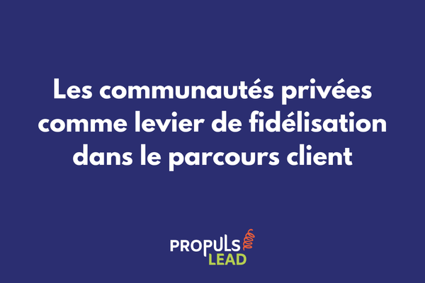 Communauté privée intégrée au parcours client avec membres engagés échangeant autour de la marque