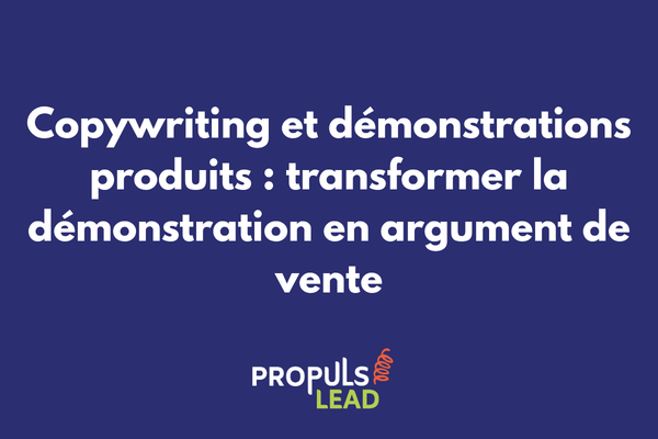 Copywriter rédigeant le script d'une démonstration produit pour augmenter les conversions