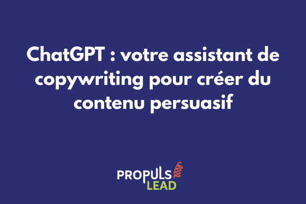 Copywriter travaillant avec ChatGPT sur son ordinateur pour rédiger un texte marketing percutant