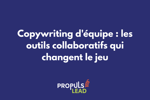 Équipe marketing travaillant simultanément sur un document de copywriting dans un outil collaboratif en temps réel
