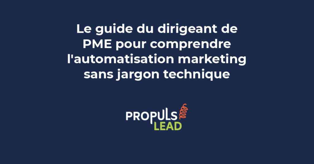 Un dirigeant de PME expliquant un concept marketing à son équipe, pointant vers un système d'automatisation clair et compréhensible sans détails techniques