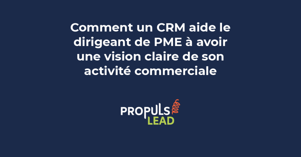 Dirigeant consultant un tableau de bord CRM avec graphiques et KPIs de performance commerciale