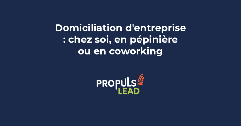 Trois environnements de travail pour domicilier son entreprise : domicile confortable, pépinière d'entreprises moderne et espace de coworking collaboratif