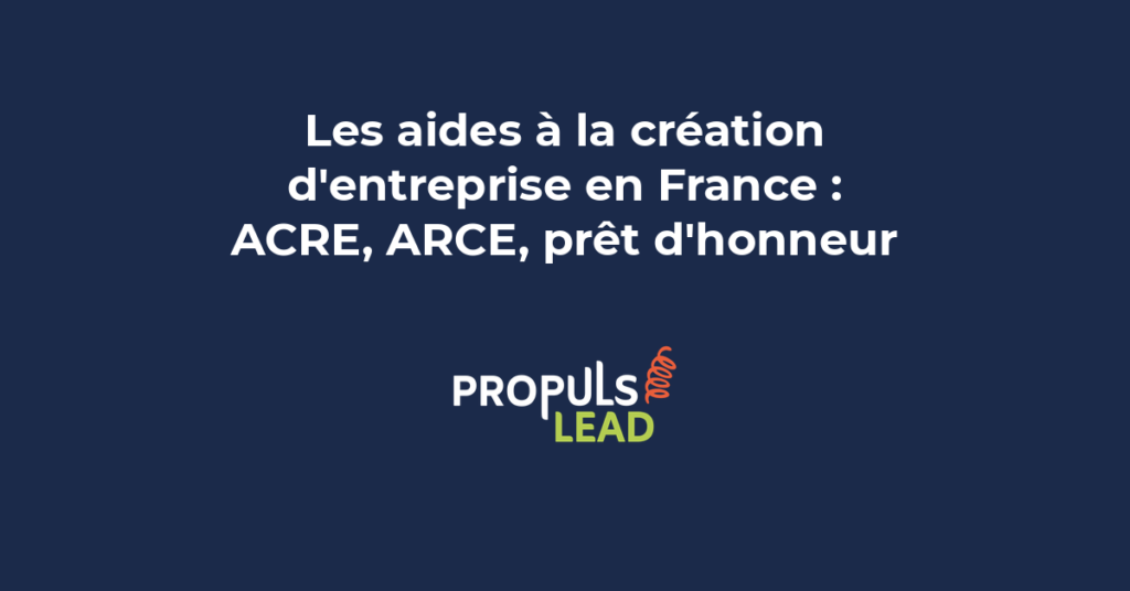 Entrepreneur consulte des documents d'aide financière devant un ordinateur