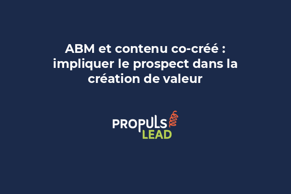 Deux professionnels en réunion virtuelle collaborant autour d'un document partagé sur l'écran