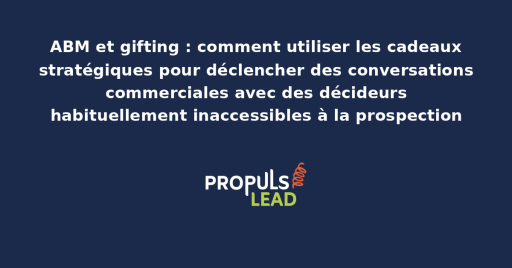 Présentation soignée d'un cadeau d'entreprise personnalisé destiné à un décideur cible dans le cadre d'une campagne ABM, avec carte manuscrite et coffret de qualité