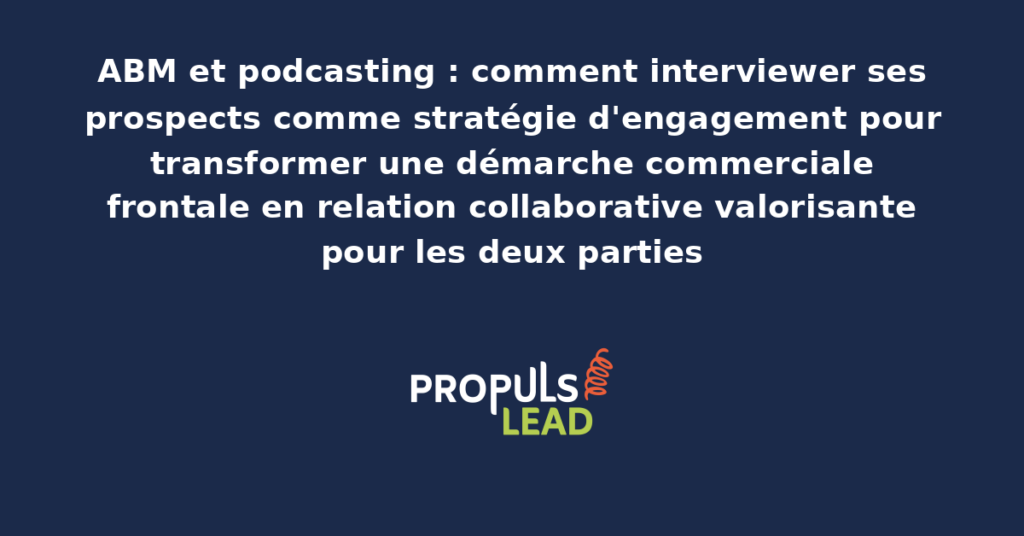 Configuration de podcast B2B professionnel avec interview de décideur cible en visioconférence, équipement audio de qualité et préparation éditoriale soignée du contenu