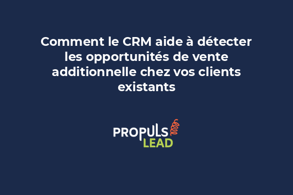Un commercial consultant son CRM pour identifier les ventes additionnelles possibles