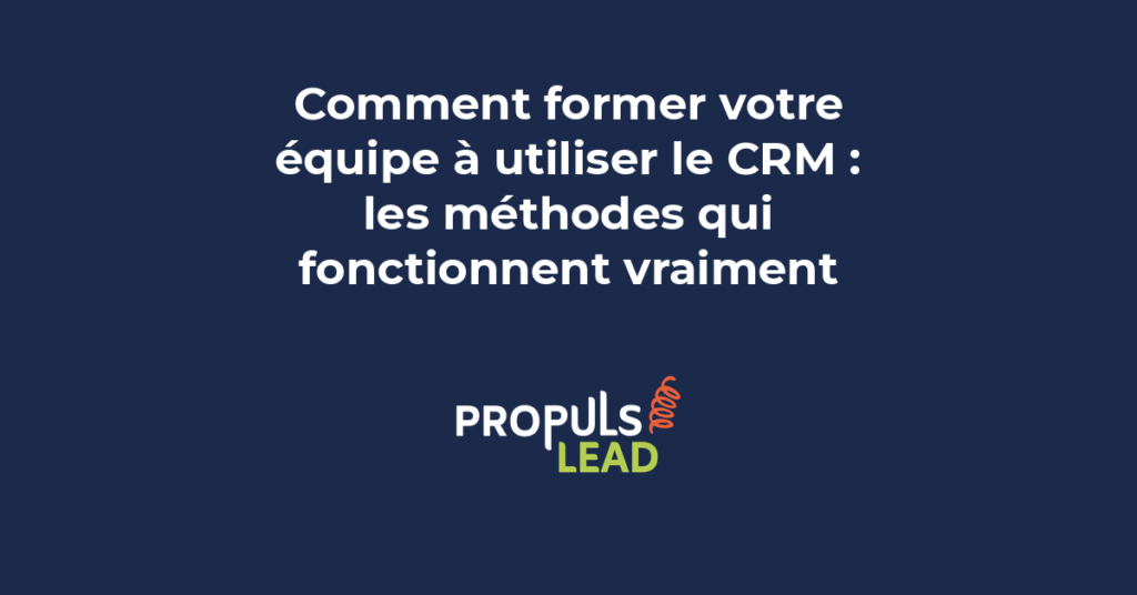 Séance de formation CRM en petit groupe avec démonstration sur écran partagé et prise de notes