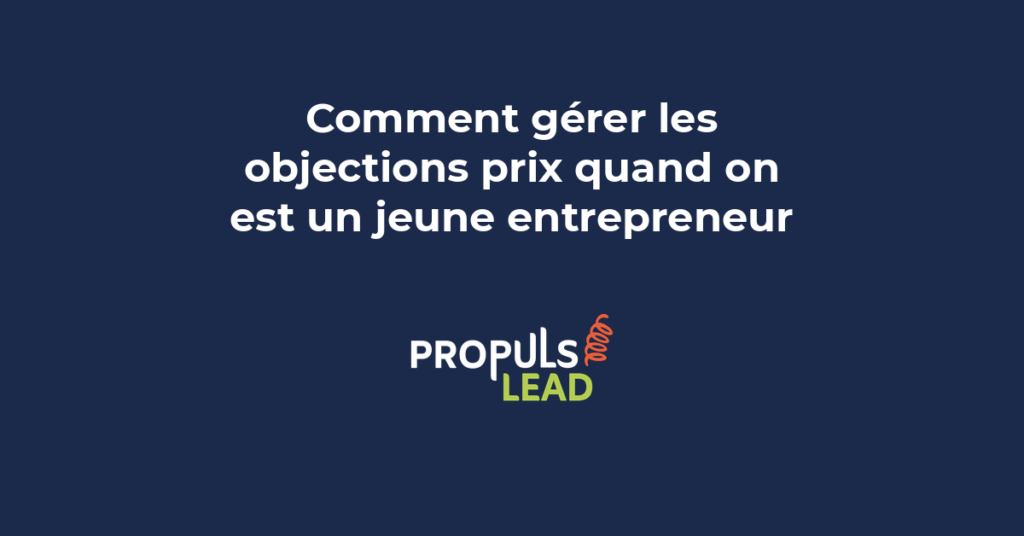Un jeune entrepreneur en rendez-vous, expliquant le prix de sa prestation à un prospect hésitant.