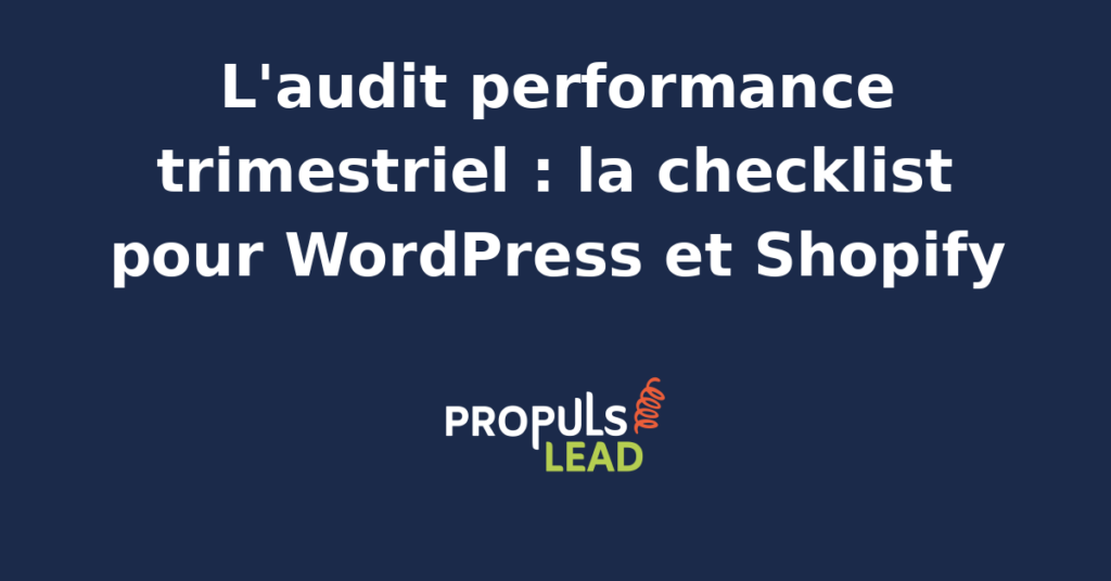 Checklist d'audit performance trimestriel posée à côté d'un écran d'ordinateur affichant un tableau de bord PageSpeed Insights avec scores Core Web Vitals colorés en vert orange et rouge