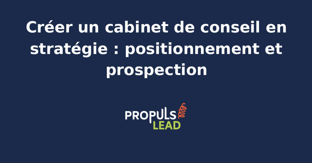 Consultant en stratégie présentant un schéma d'analyse au tableau blanc devant un client en costume dans une salle de réunion lumineuse avec ordinateur portable et carnet de notes ouverts