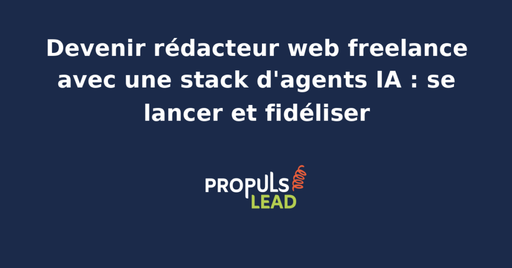Rédactrice web freelance travaillant sur ordinateur portable dans un espace de coworking lumineux, carnet de notes ouvert avec plan d'article et tasse de café à côté du clavier