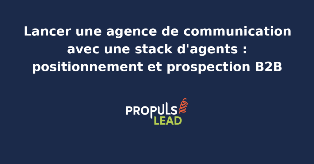 Bureau lumineux d'une jeune agence de communication, deux écrans affichant maquettes et stratégie de marque, carnet ouvert et tasses de café, ambiance créative et professionnelle