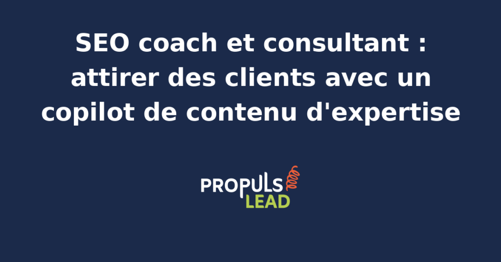 Bureau d'un consultant indépendant avec ordinateur affichant un calendrier éditorial SEO, une page de vente offre coaching et un copilot de contenu d'expertise en cours de rédaction d'article de fond