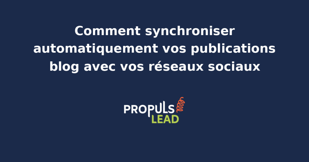 Responsable marketing PME consultant un dashboard d'automatisation qui décline un article de blog en publications LinkedIn, Facebook et Twitter programmées.
