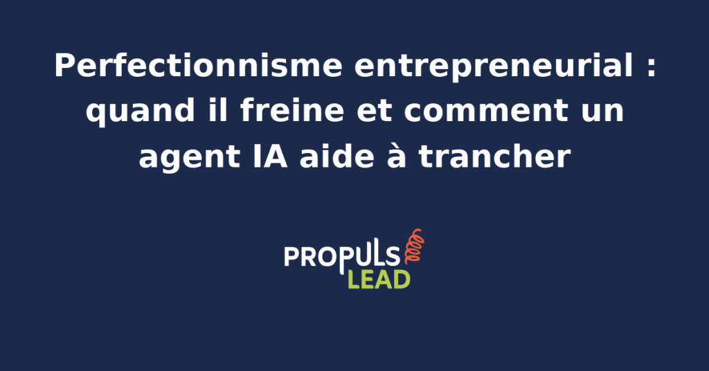 Entrepreneur retouchant pour la quinzième fois la maquette d'une page sur son écran, post-it d'idées s'accumulant sur le bureau, café froid à côté du clavier