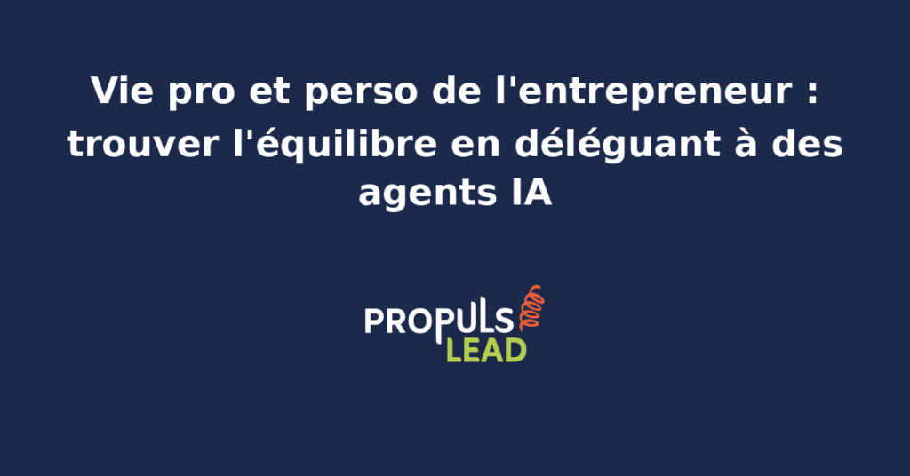 Entrepreneur fermant son ordinateur portable en fin de journée dans un bureau à domicile, lumière chaude du soir et plante verte sur le bureau